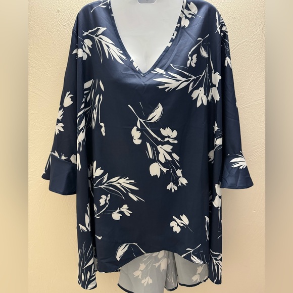 BloomChic NWOT navy floral top with 3/4 length sleeves with a ruffled cuff. 26 - Picture 1 of 8